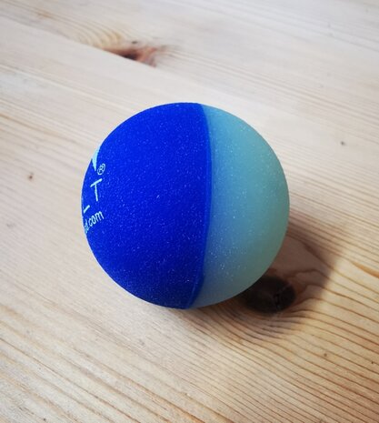 melt balletje, klein en hard, 2 cm.